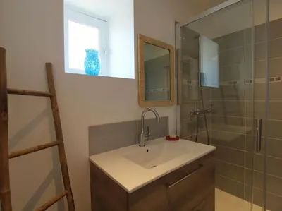Salle de bains dans l'établissement Agréable maison de campagne 12 voyageurs
