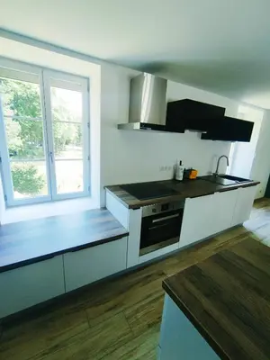 Cuisine ou kitchenette dans l'établissement Gte du moulin brochat avec espace jacuzzi commun