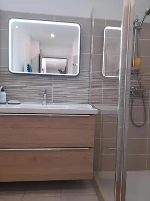 Salle de bains dans l'établissement Vallée du Serein