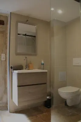 Salle de bains dans l'établissement Le Gîte des 2 Fontaines