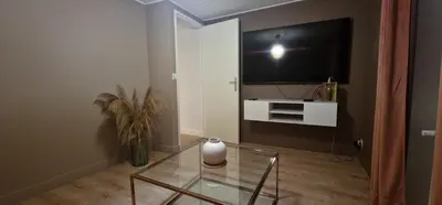 Télévision ou salle de divertissement dans l'établissement La maison de Morgane