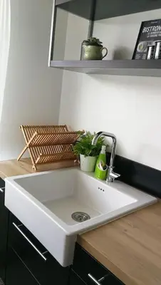 Cuisine ou kitchenette dans l'établissement 555 Appartement calme et climatisé au cœur du village