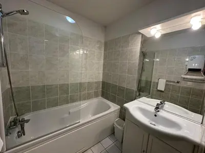 Salle de bains dans l'établissement Le Green