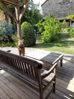 Jardin de l'établissement La Maison de Julienne en Bourgogne