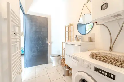 Salle de bains dans l'établissement Alaimo et Les2Roses