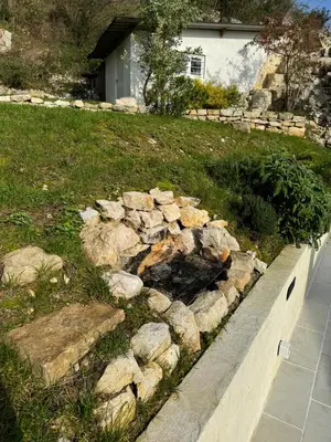 Jardin de l'établissement Maison au bord de l'eau Les Roches