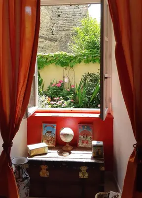 Jardin de l'établissement Bell'Accueil Chambres d'Hôtes Cluny
