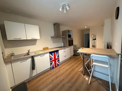 Cuisine ou kitchenette dans l'établissement T2 hyper centre LONS LE SAUNIER
