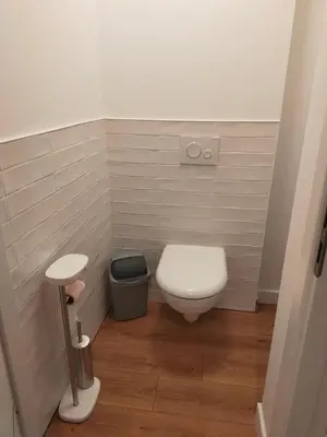 Salle de bains dans l'établissement T2 hyper centre LONS LE SAUNIER