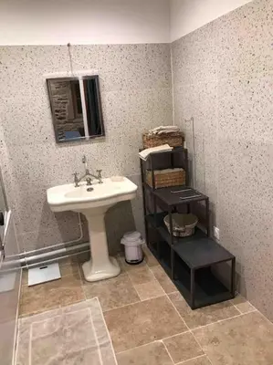 Salle de bains dans l'établissement La maison de Lea, chambres d'hôtes de 14 couchages