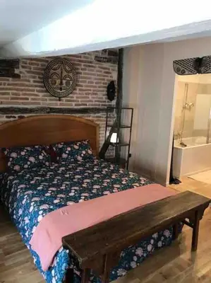 Un ou plusieurs lits dans un hébergement de l'établissement La maison de Lea, chambres d'hôtes de 14 couchages