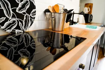 Cuisine ou kitchenette dans l'établissement Douceur de vignes - Clim - Chaleureux - Hypercentre - Classé 3 étoiles - By Primo