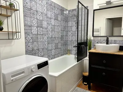 Salle de bains dans l'établissement Douceur de vignes - Clim - Chaleureux - Hypercentre - Classé 3 étoiles - By Primo