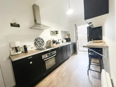 Cuisine ou kitchenette dans l'établissement Douceur de vignes - Clim - Chaleureux - Hypercentre - Classé 3 étoiles - By Primo
