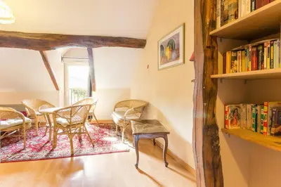 Bibliothèque dans la maison de vacances