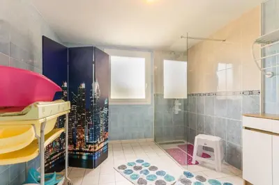 Salle de bains dans l'établissement La Glycine