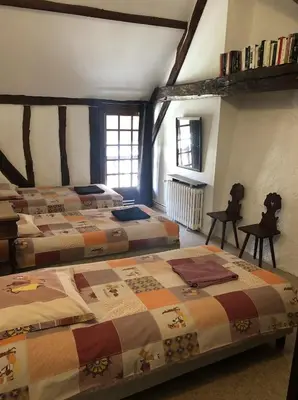 Un ou plusieurs lits dans un hébergement de l'établissement Grand gîte de charme à 10 min de Beaune 11-13 pers