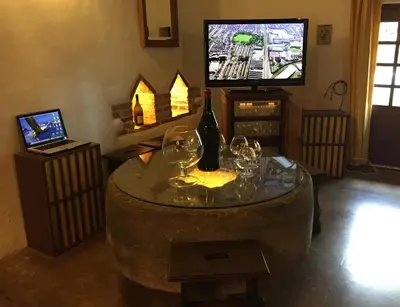 Télévision ou salle de divertissement dans l'établissement Grand gîte de charme à 10 min de Beaune 11-13 pers