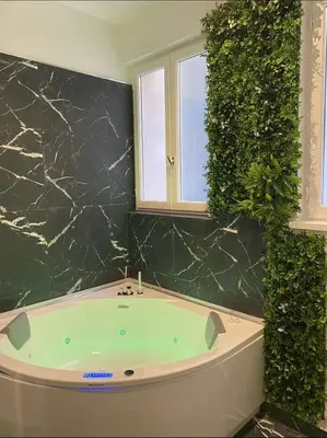 Salle de bains dans l'établissement Escapade Urbaine - Balnéothérapie - Cinéma au Cœur de la Ville