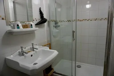 Salle de bains dans l'établissement Gîte de charme Autun'Home