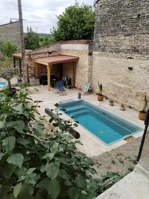 Piscine de l'établissement chambres d'hôtes rue Pasteur ou située à proximité