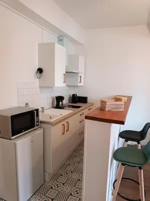 Cuisine ou kitchenette dans l'établissement La garçonnière de Gégé