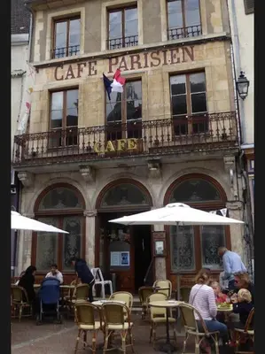 Restaurant ou autre lieu de restauration dans l'établissement Belle Maison en Bourgogne - Auxois - Morvan