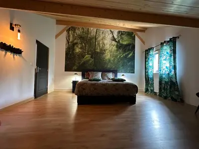 Un ou plusieurs lits dans un hébergement de l'établissement les anthocyanes CHAMBRE FORET