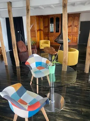 Coin salon dans l'établissement Le Relais