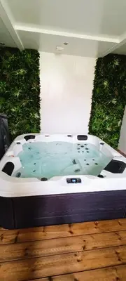 Plan de l'établissement Gte du Moulin Brochat 4 toiles avec espace jacuzzi commun