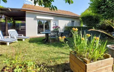 Jardin de l'établissement Gorgeous Home In Molinet With Wifi
