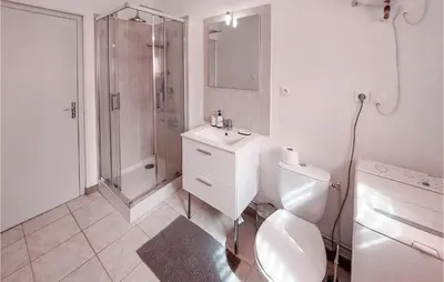 Salle de bains dans l'établissement Gorgeous Home In Molinet With Wifi