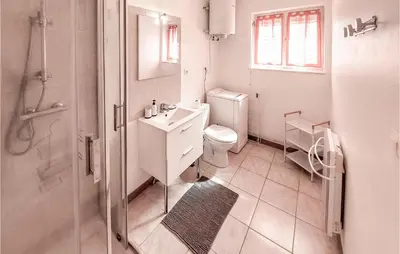 Salle de bains dans l'établissement Gorgeous Home In Molinet With Wifi