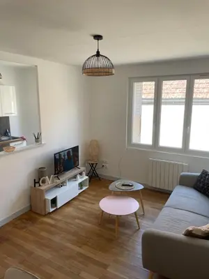 Télévision ou salle de divertissement dans l'établissement cosy et calme au cœur de la ville