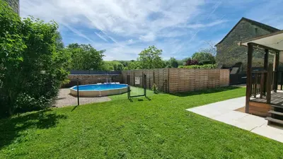 Piscine de l'établissement gite récent, piscine privative ou située à proximité
