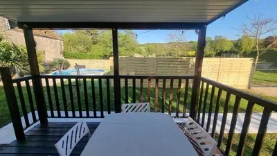 Balcon ou terrasse dans l'établissement gite récent, piscine privative