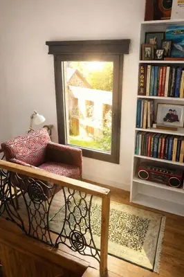 Bibliothèque dans la villa