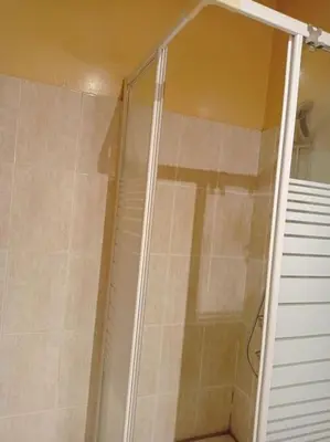 Salle de bains dans l'établissement Appartement centre Saulieu
