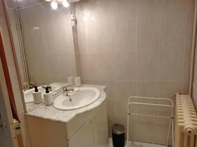 Salle de bains dans l'établissement Appartement centre Saulieu