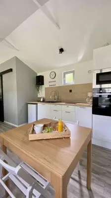 Cuisine ou kitchenette dans l'établissement Petite maison dans la prairie