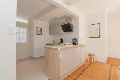 Cuisine ou kitchenette dans l'établissement Magnifique logement spacieux hyper centre