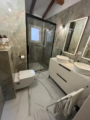 Salle de bains dans l'établissement appart hôtel le 8 LE DUPLEX