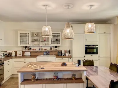 Cuisine ou kitchenette dans l'établissement Maison de vacances au cœur de la nature