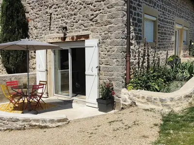 Jardin de l'établissement gîte dans ancien moulin