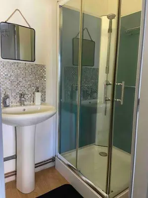 Salle de bains dans l'établissement Studio spacieux proche du centre ville