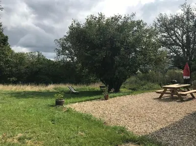 Jardin de l'établissement Maison de bois en pleine nature à 20 min de Beaune
