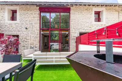 Coin salon dans l'établissement Charmante Maison Climatisée avec son Jardin à 10 minutes de DIJON