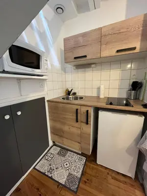 Cuisine ou kitchenette dans l'établissement Logement au coeur de dole
