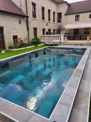 Piscine de l'établissement Le Clos ou située à proximité