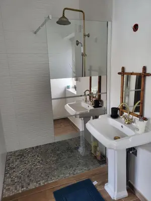 Salle de bains dans l'établissement Le Clos